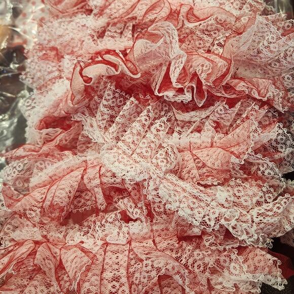 14+ Yards Vintage Lace over Red Tule Double Ruffle NWOT - Picture 3 of 3